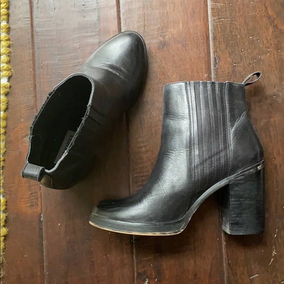 Steve Madden booties - Picture 1 of 5